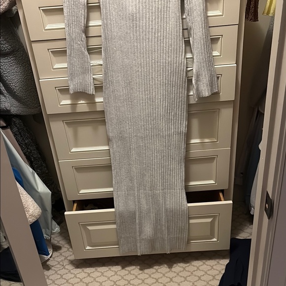 Elegant Gray Ribbed Knit Dress - Picture 2 of 3